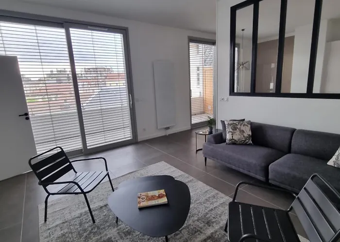 Leon Dufour Apartment *